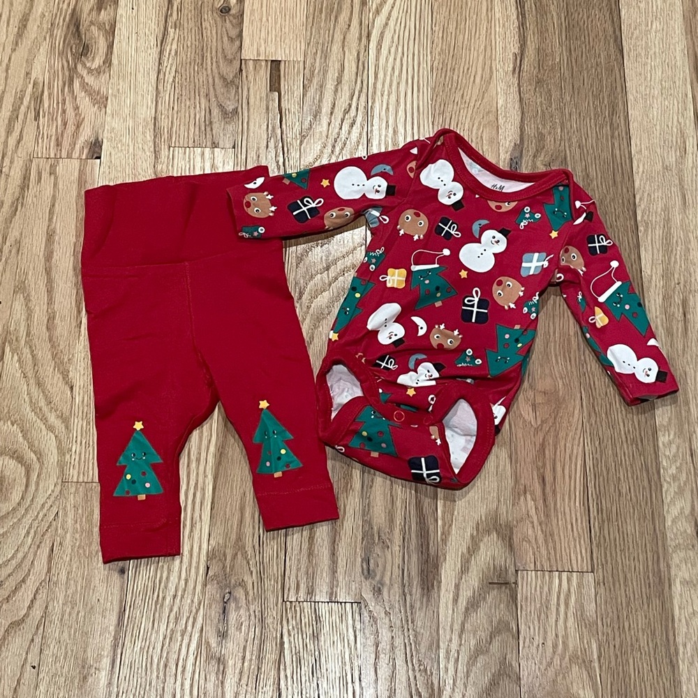 Adorable H&M Christmas Set size 0-1m